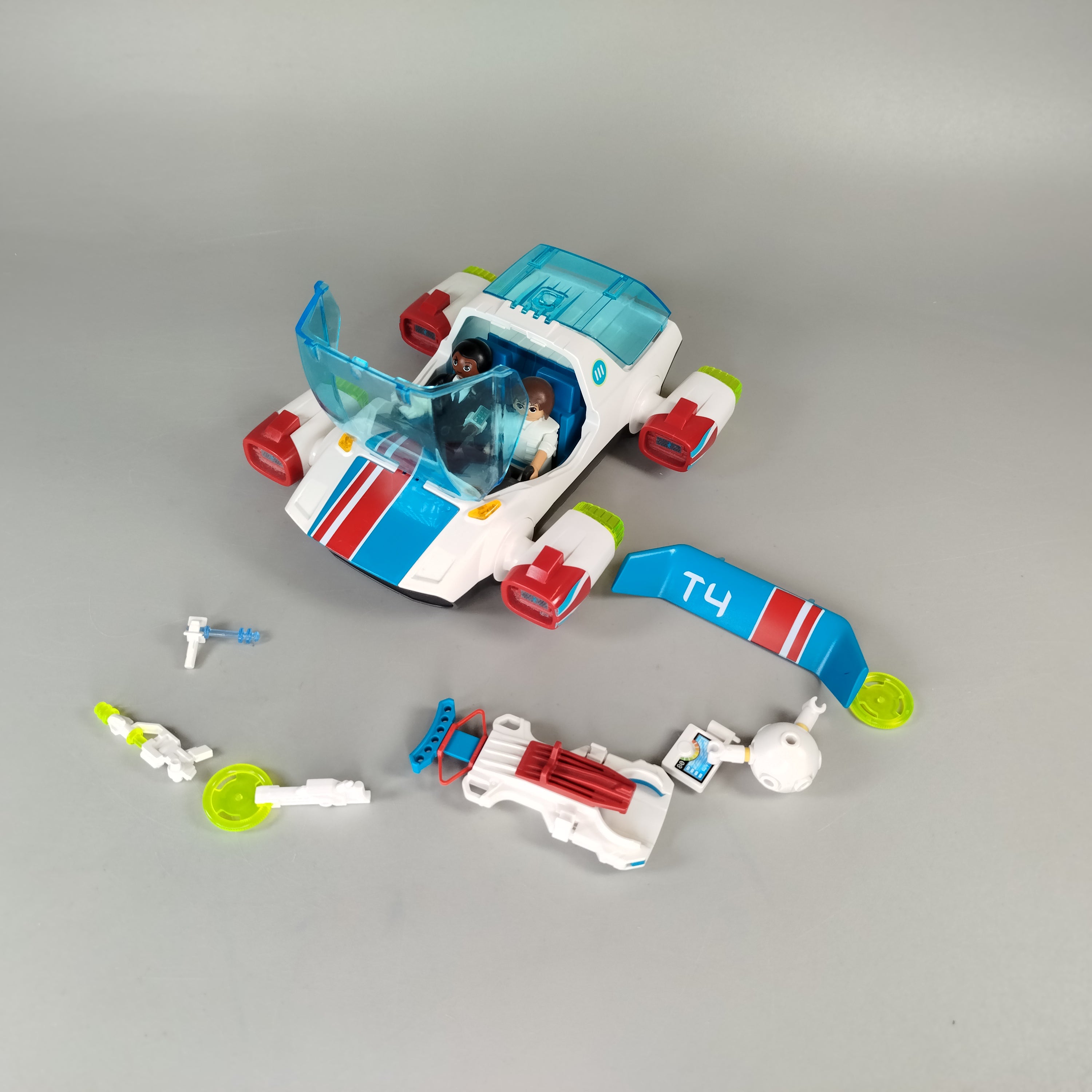 Futuristisches Sci-Fi Fahrzeug mit Figuren, gut erhalten